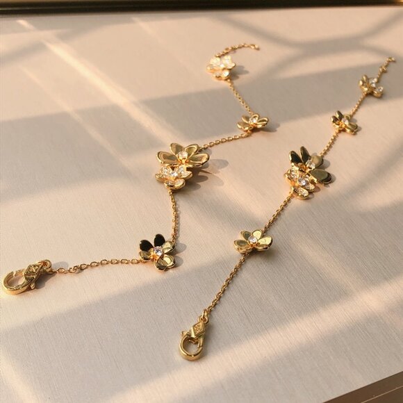 Excellent Used Condition VCA Bracelet - Picture 7 of 9